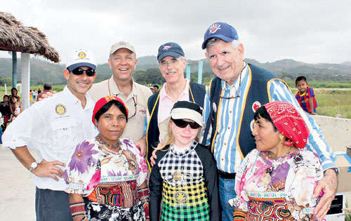 <p>Hermanados en busca de mejores días para Guna Yala.</p>