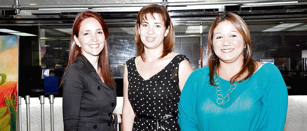 Luisa Riveros, Luz Ninoshka Alegría y Erika Fienjean.()