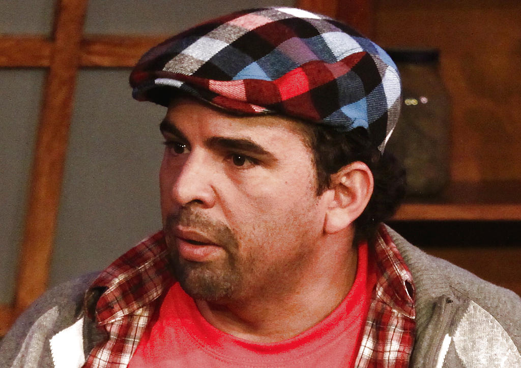 Creativo, actor, escritor, cantante, publicista, director y empresario. Es Camilo. No para de calcular y calcular.()