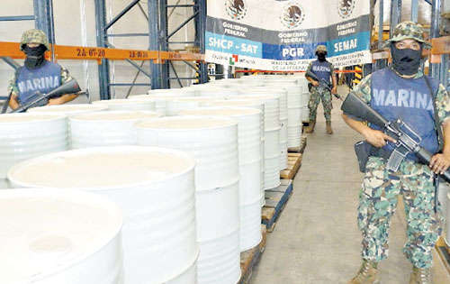 <p>Lucha. Decomisan de 32.6 toneladas de químicos para drogas.</p>