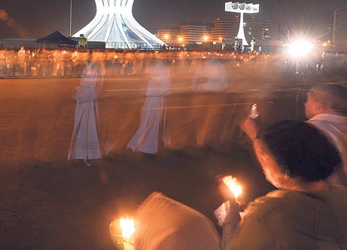 <p>Brasil. Miles de feligreses asistieron a la procesión del Corpus en la Explanada de dos Ministerios, en Brasilia. </p>