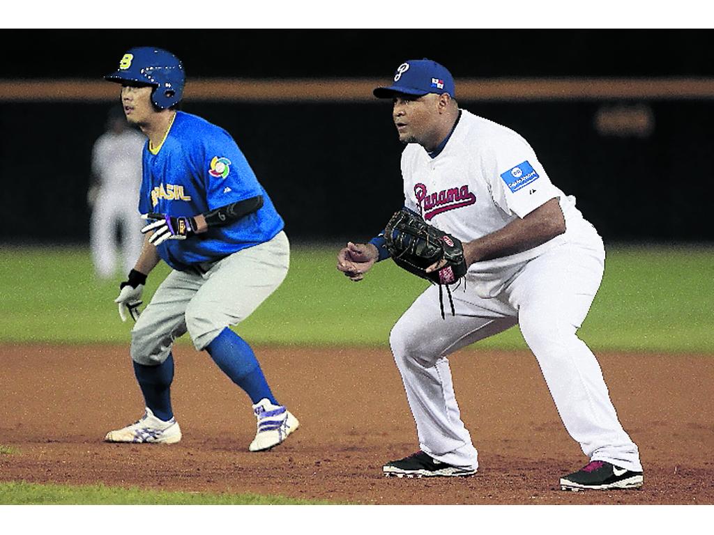 Acción. Carlos Lee fue criticado por su rendimiento.(Noriel Gutiérrez)