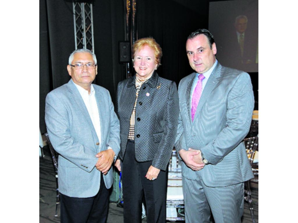 2. Guillermo Villarreal, Miriam de Bern y José Ramón Mena.