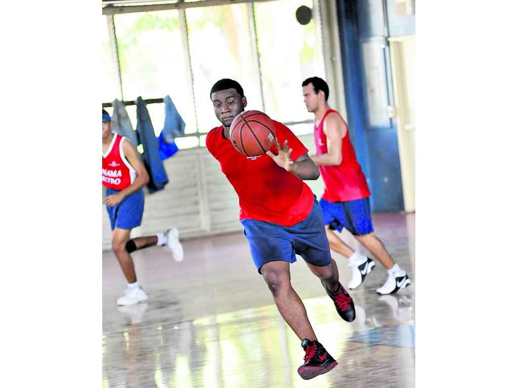 Para este año se planea unificar el baloncesto.(Anayansi Gamez)