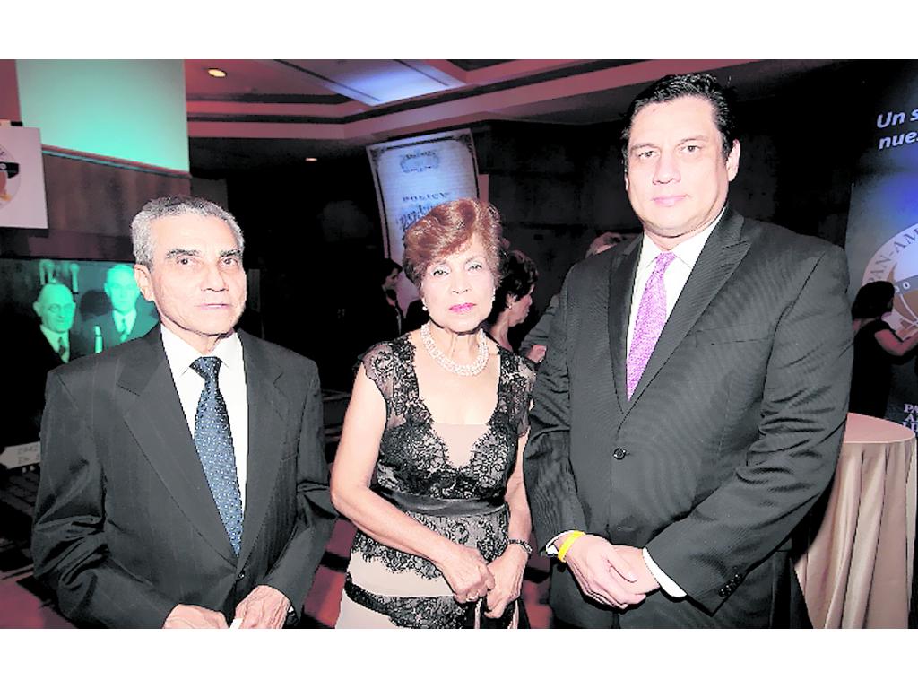 Alexis Herrera, Julia de Herrera y Jorge Molina.()