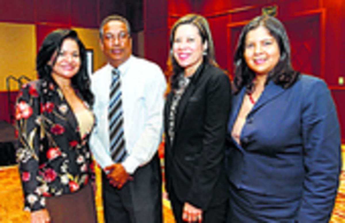 2. Elsanelly de Barría, Kantuariense López, Angie Vega y Sandra Villarroel.