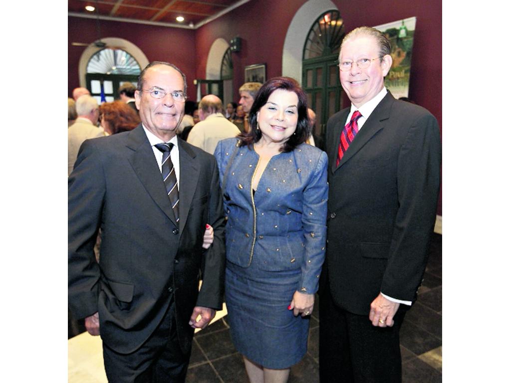 4. Ana Irene Delgado, Henry Faarup y Irene de Delgado.