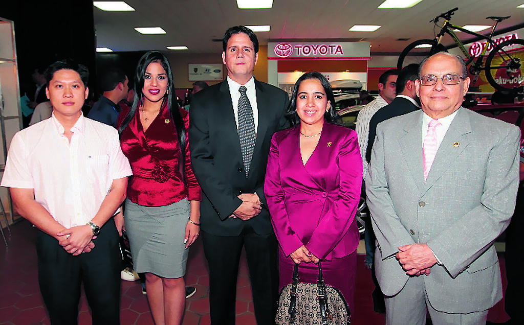 Enrique Chung, Estefani Barría, Tomás Ayala, Catibel Franco y Jorge Morales. ()