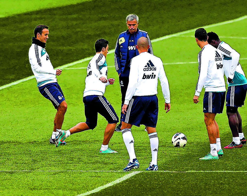 Entrenamiento. Los jugadores se concentraron ayer para el juego ante el Celta.(EFE)