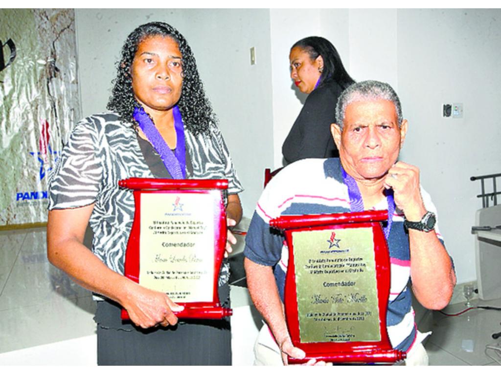 Reciben homenaje. Las entrenadoras de boxeo María Toto Murillo y María Lourdes Perea recibieron el galardón de Gran Comentador por su prestigiosa labor deportiva en la disciplina de boxeo.