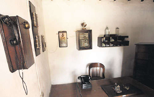 <p>Comunicaciones. Primer teléfono en el país y el telégrafo.</p>