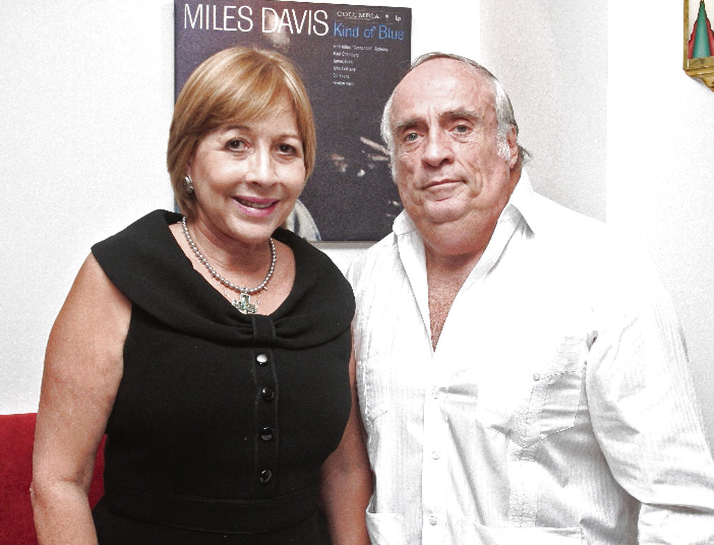 Sarita de Domínguez y Roberto Domínguez.()