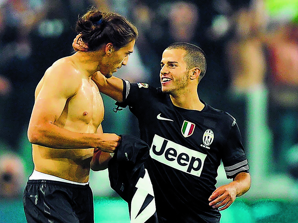 Anotó. Martín Cáceres, (i) celebra con Giovinco. (AP)