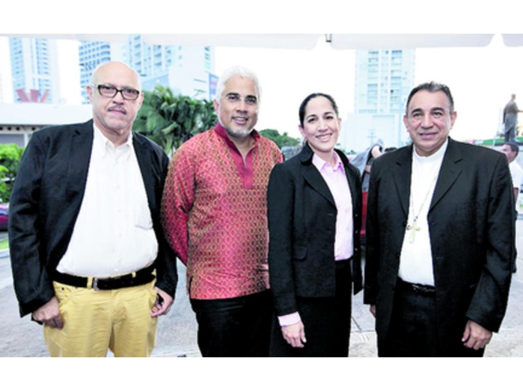 11. Eduardo Tejeira, Carlos Fitzgerald, María Eugenia Herrera y monseñor Ulloa.