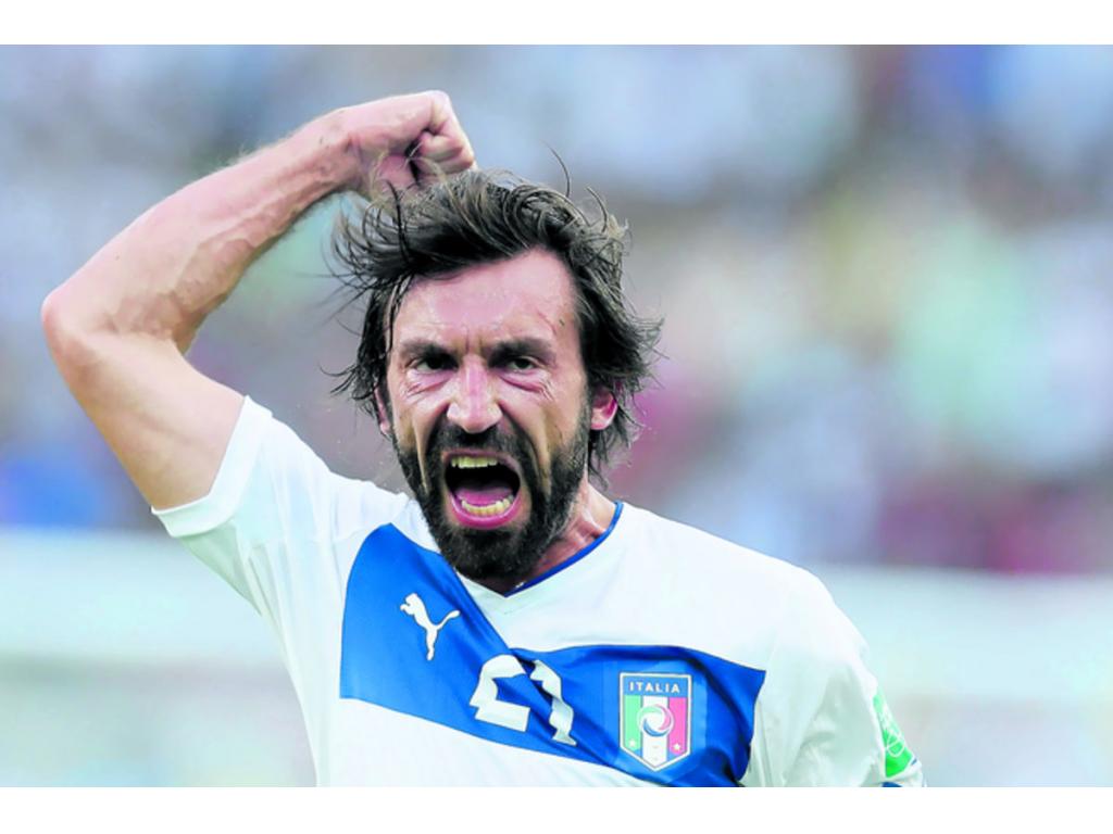 Andrea Pirlo hizo un bello gol a balón parado.(AP)