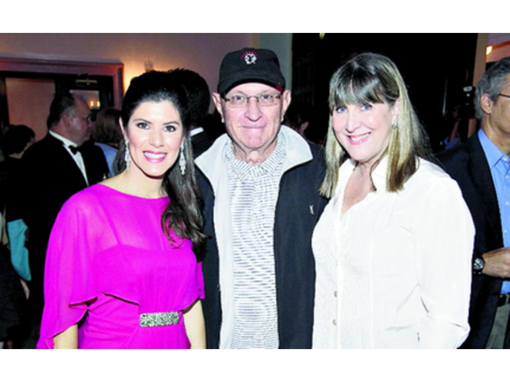 5. Aida Orillac, Bruce Quinn y Nikki de Roy.