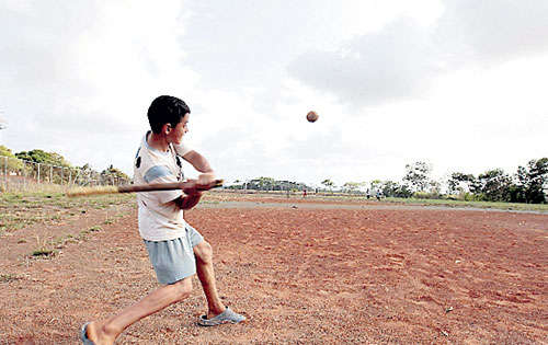 <p>Tierra. La arenilla del complejo deportivo desapareció.</p>