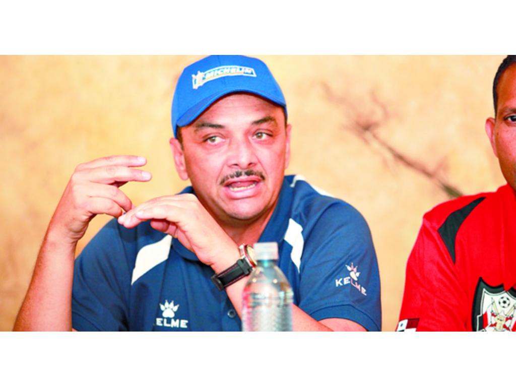 Algunos técnicos del plano local consideran que Julio Dely (dcha.), durante su proceso al frente de la selección de Panamá, solo consultaba sus decisiones con su hermano y asistente Jorge Dely (izq.) y nadie más.(Anayansi Gamez)