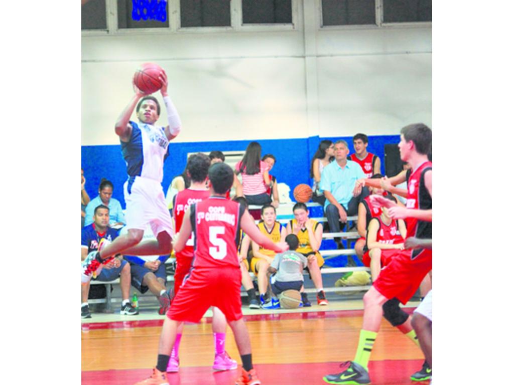 Jordan Lennan brilló por el Episcopal San Cristóbal, en la sub-16. (Alberto Ortega)