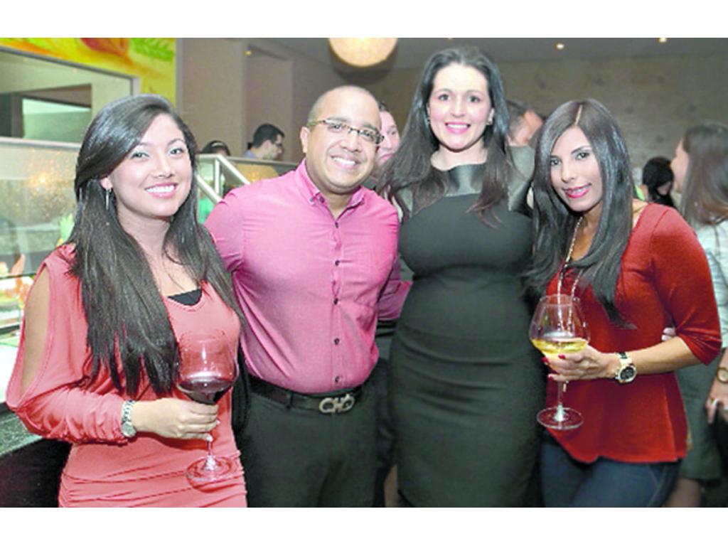 4. Diana López, Jorge Torregroza, Aline Sampo y Yarelis de Torregroza.