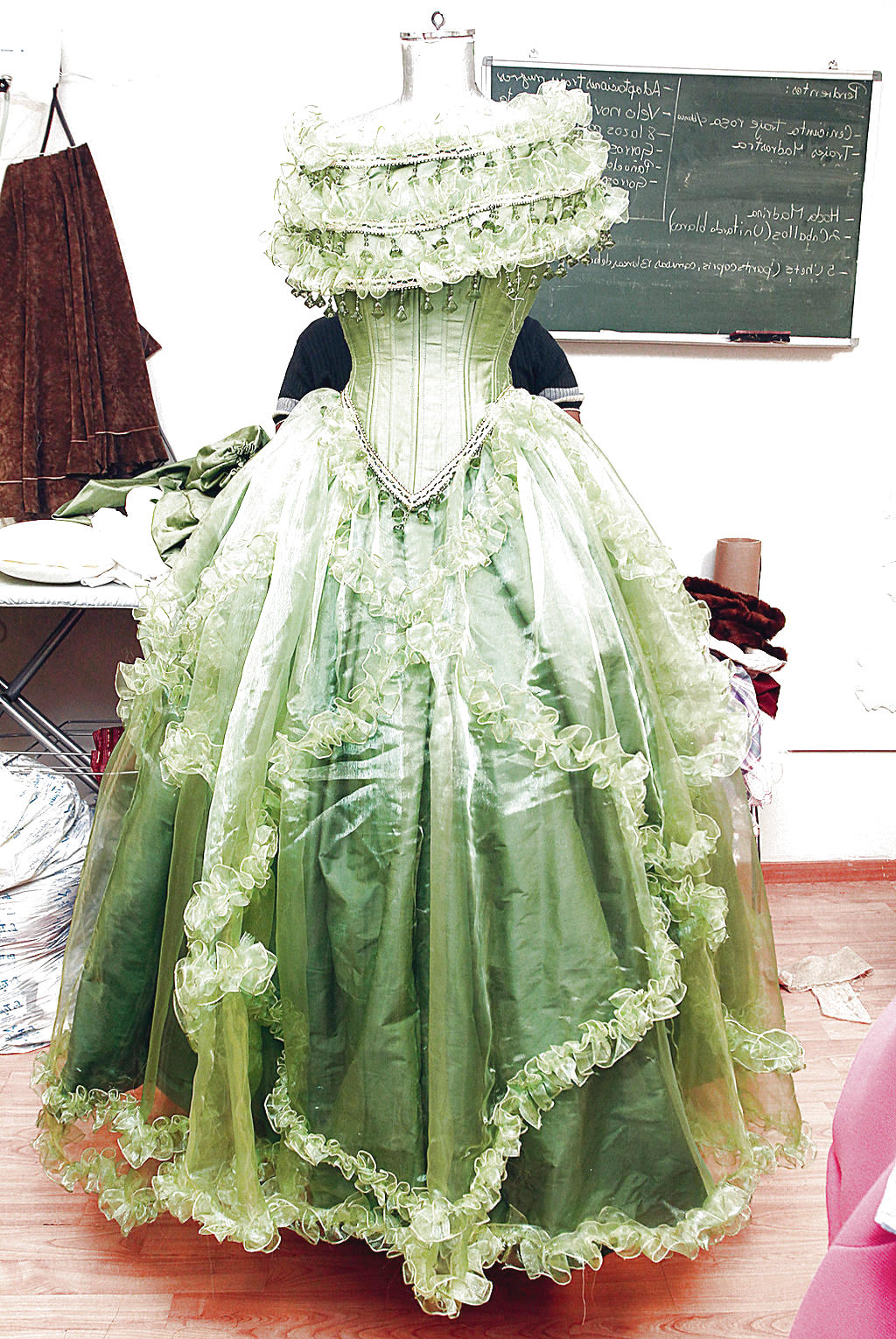 Vestido de gala de hijastra.()