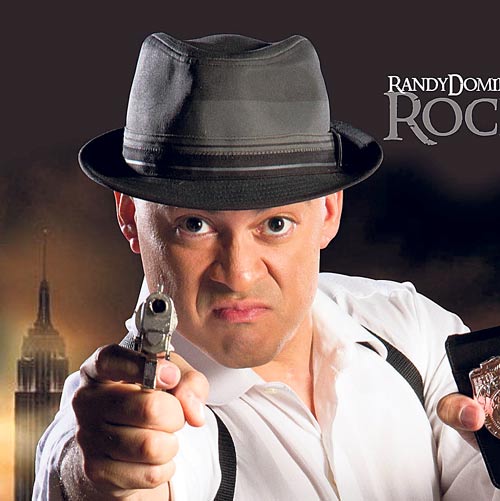 <p>Es el detective Rocky. Investiga la desaparición de las mujeres de Martín Ellis.</p>