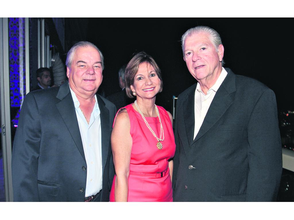 Carlos Brid, Gisela Varela de Brid y Carlos García De Paredes.()