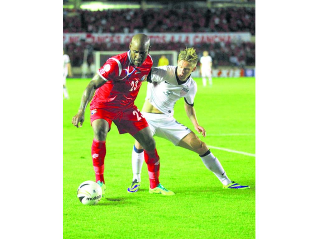 Felipe Baloy (izq.) jugó un buen partido ante Estados Unidos.(Anayansi Gamez/Alberto Ortega)