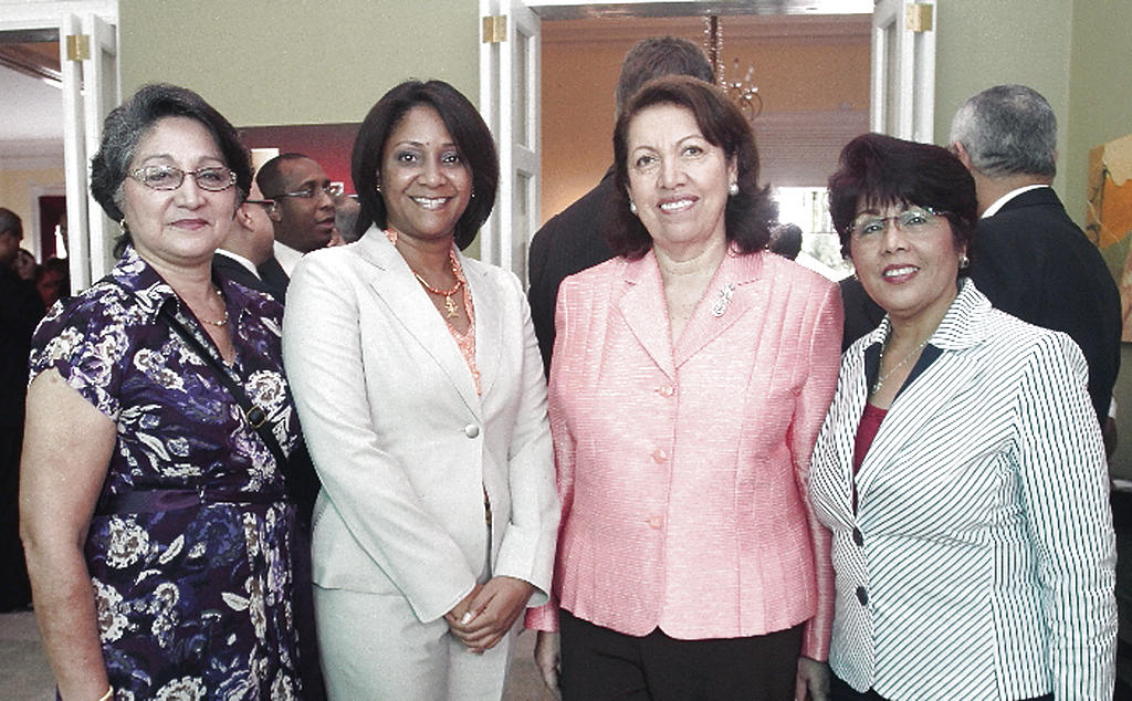 Elia López de Tulipanes, Niurka Palacio, Abigaíl Castro de Pérez e Irasema Rosas de Ahumada.()