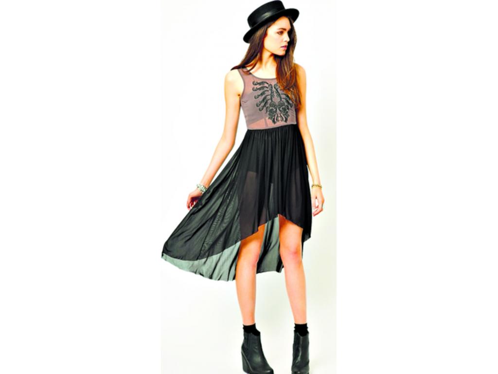Esta moda se puede seguir utilizando en esta época de lluvias. Los vestidos se ven increíbles con botas bajas o altas, leggings y chaquetas.