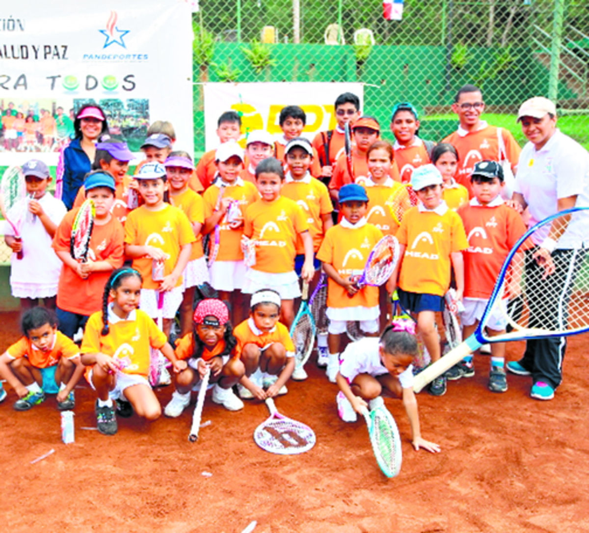 Participantes del colegio St. Mary.(Anayansi Gamez)