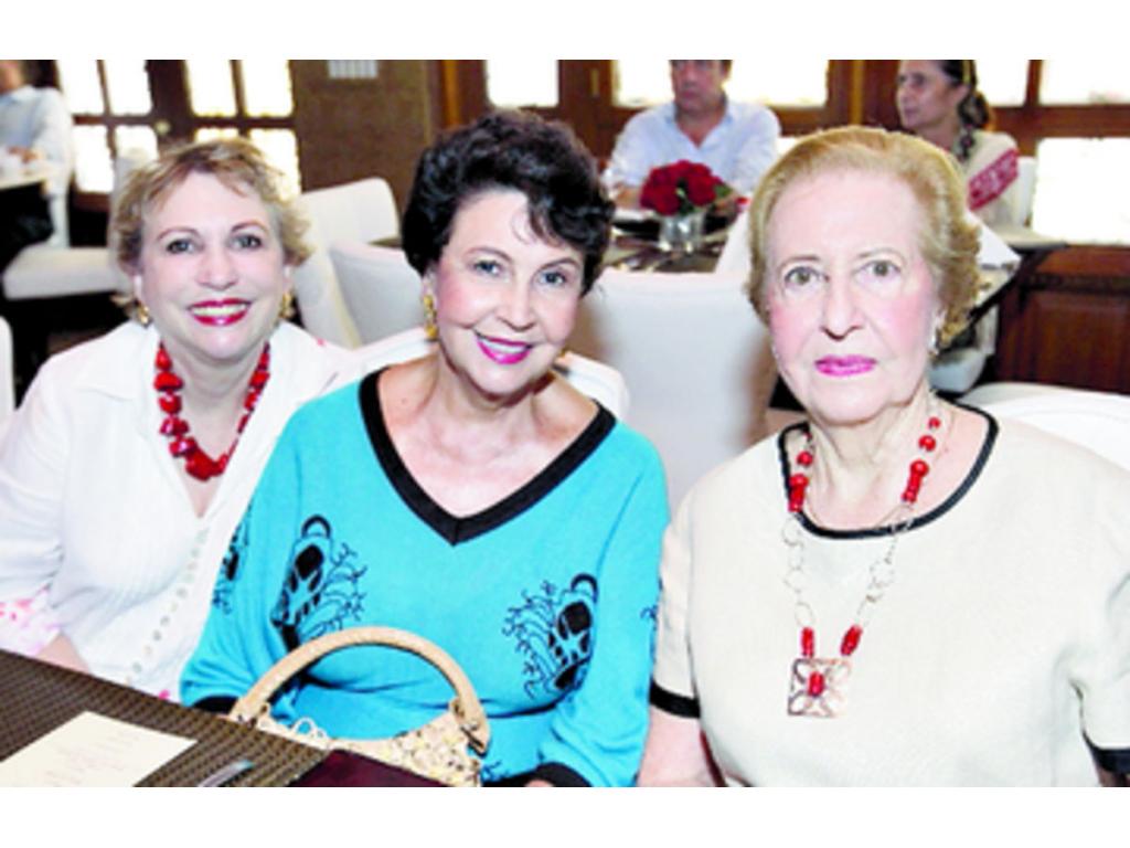 2. Lourdes Fábrega, Albalira de Linares y Analida de Roux.