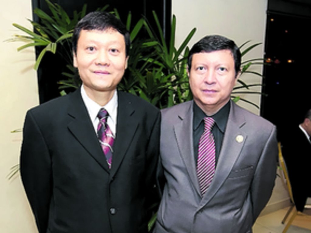 10. Nguyen An Duy y Alex Campo.