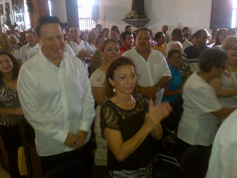 Candidato presidencia Juan Carlos Navarro en festividades de Santa Librada. Foto/Jesús Simmon<br>