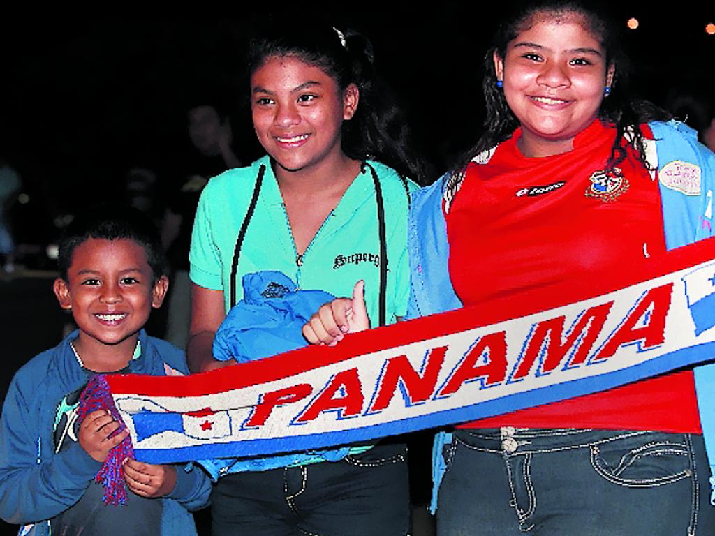 Amistad. Los chicos asistieron en grupo.()