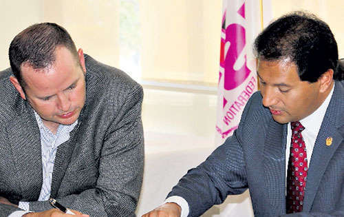 <p>Acuerdo. El director de Pandeportes (d) los atendió.</p>