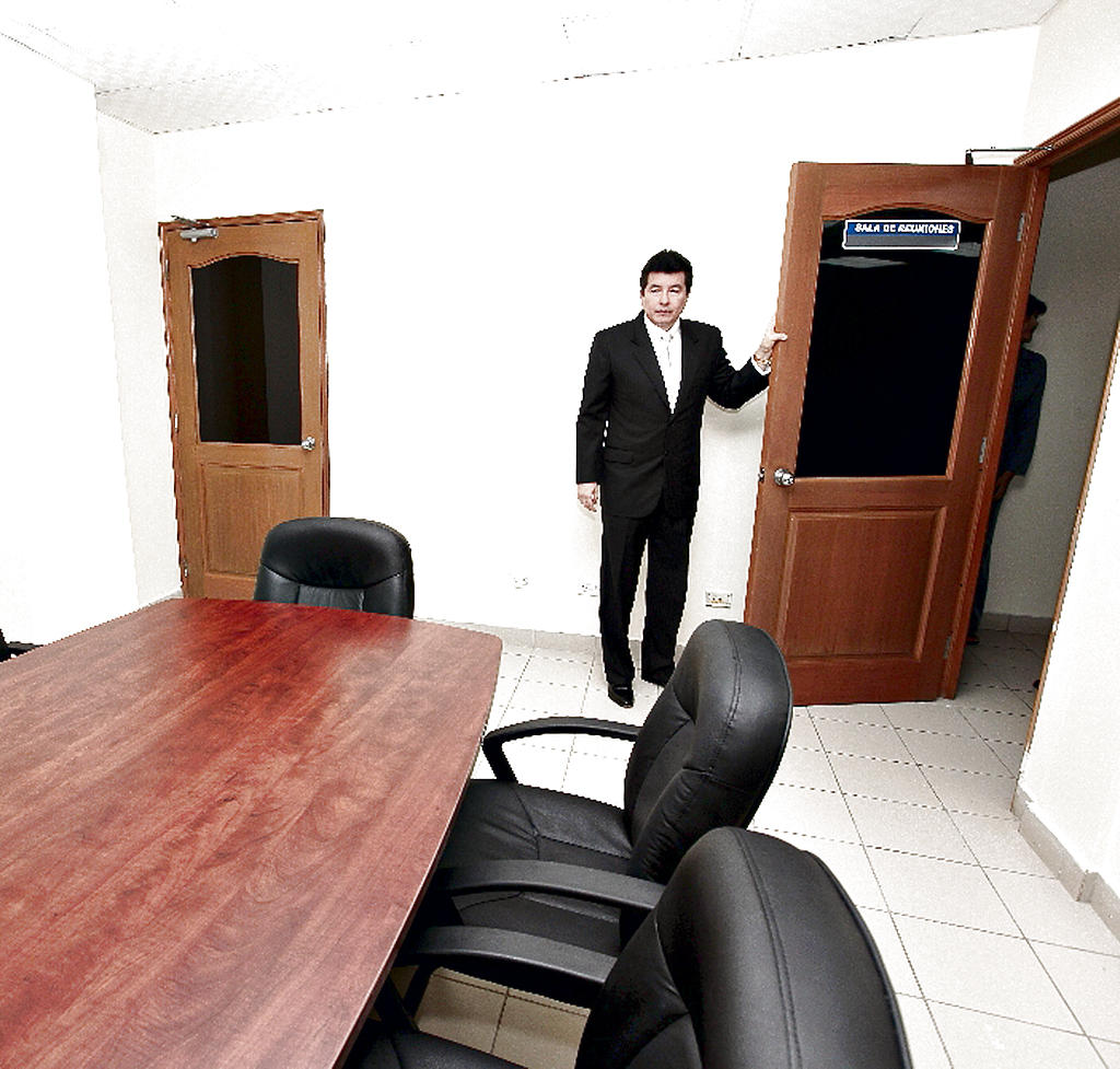 Salón. El edificio posee un área de reuniones.()