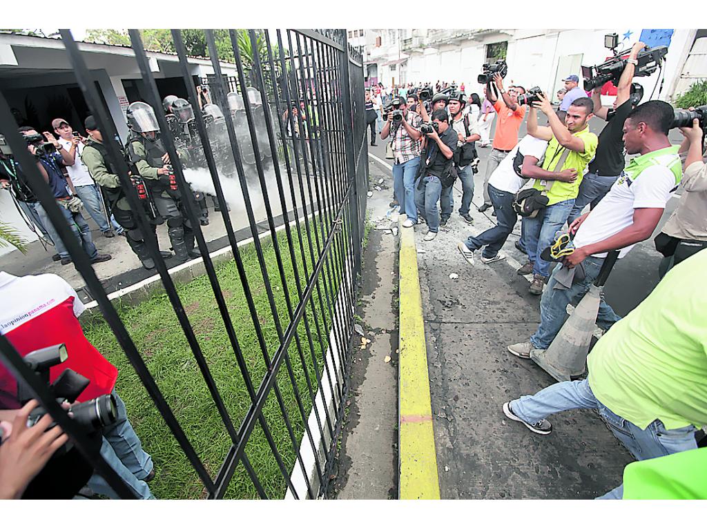 Detención. Ciudadano con arma blanca es retenido.(Noriel Gutiérrez)