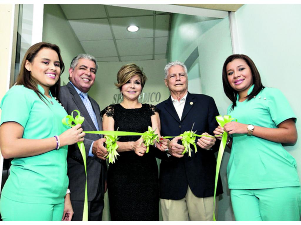 2. Jessica García de Paredes, Juan Pablo Garés y Alexandra Castro.