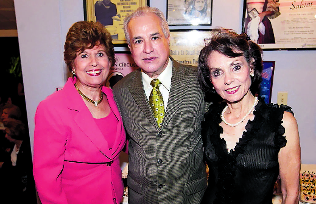 2. Maritza Diez de Morales, Gabriel Arosemena y Clarita de Smith.