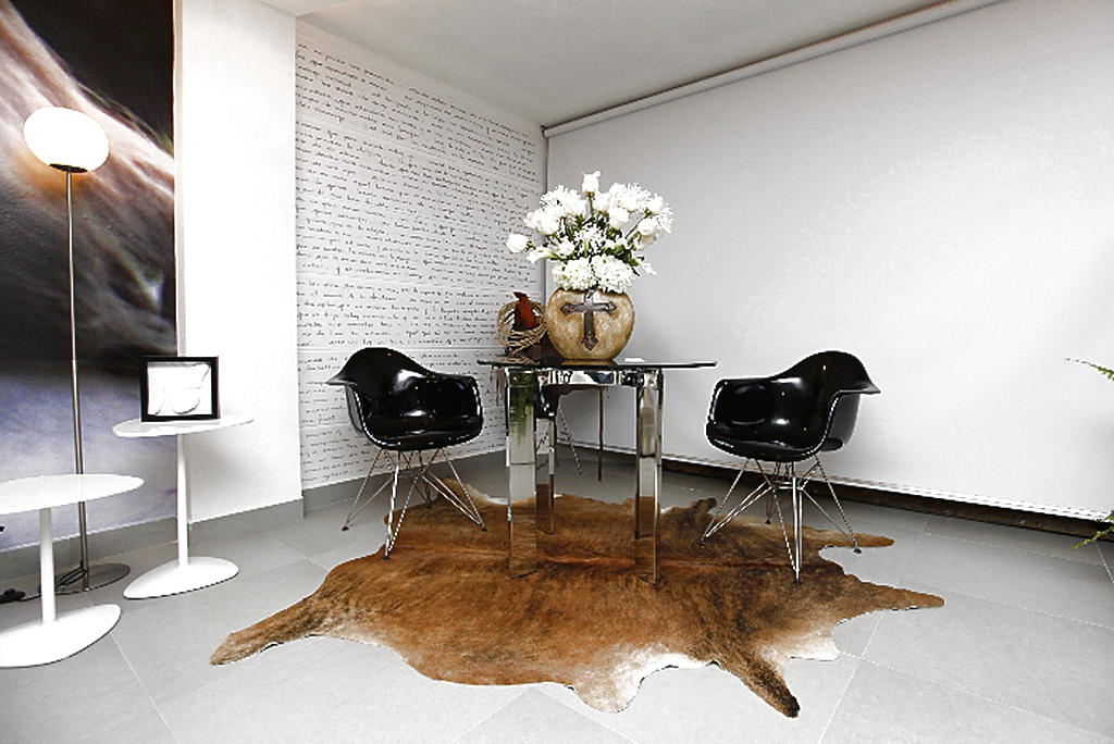 Plateado. Este es un ejemplo acorde con la decoración.()