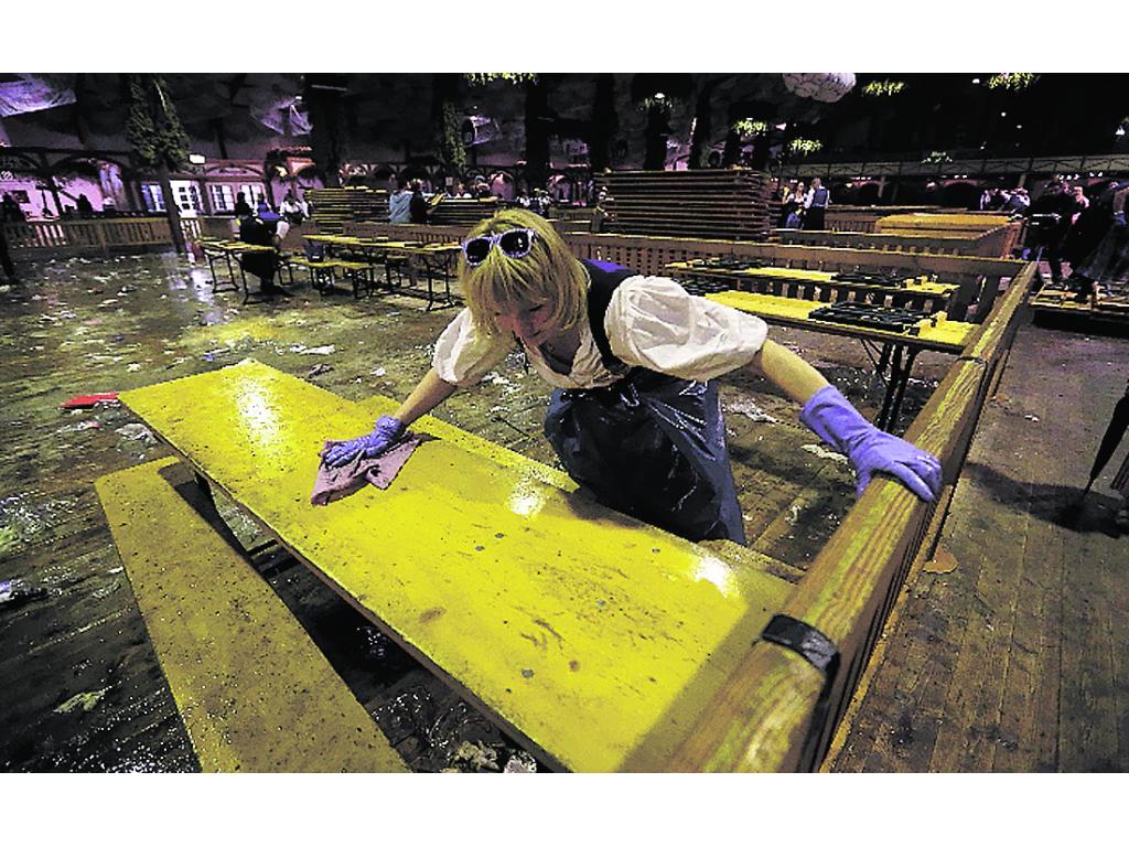 Cansancio. Limpieza después de una larga actividad.(AP)