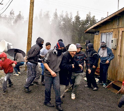 <p>Inquietud. Se usó chorros de agua y gas lacrimógeno.</p>