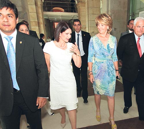 <p>Salida de la comitiva panameña de la sede de La Comunidad d Madrid.</p>