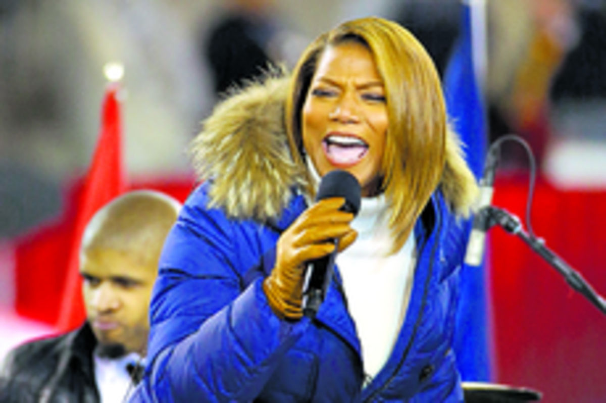 Apertura del partido. La actriz y cantante Queen Latifah fue la encargada de subir el telón del campeonato interpretando el tema musical America The Beautiful.(AP)