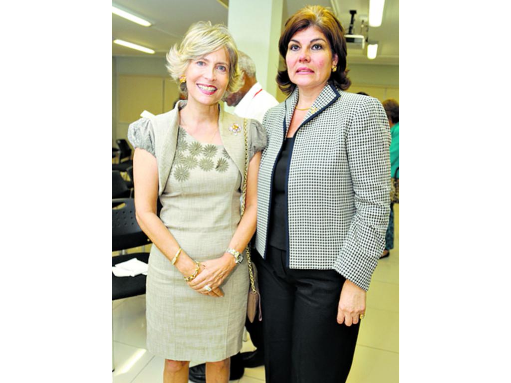 6. Patricia de Alfaro y Cynthia Langshaw.