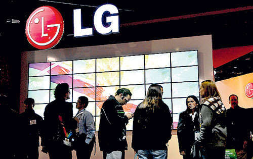 <p>El gigante surcoreano de la electrónica LG Electronics comenzará a
comercializar su nueva televisión OLED de pantalla curva esta misma
semana, informó la empresa en un comunicado.<br></p>