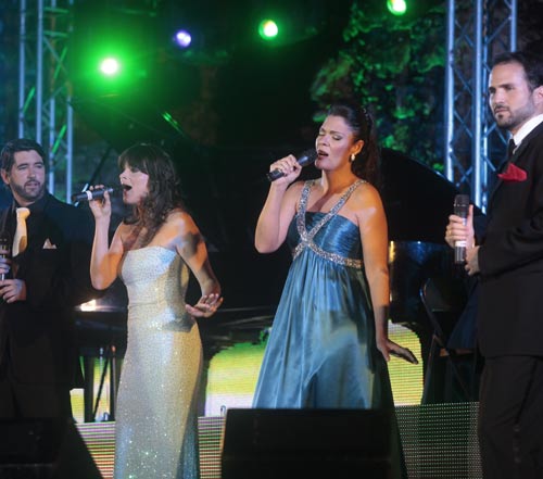 <p>El barítono, junto a sus amigos, enamoró al público.</p>