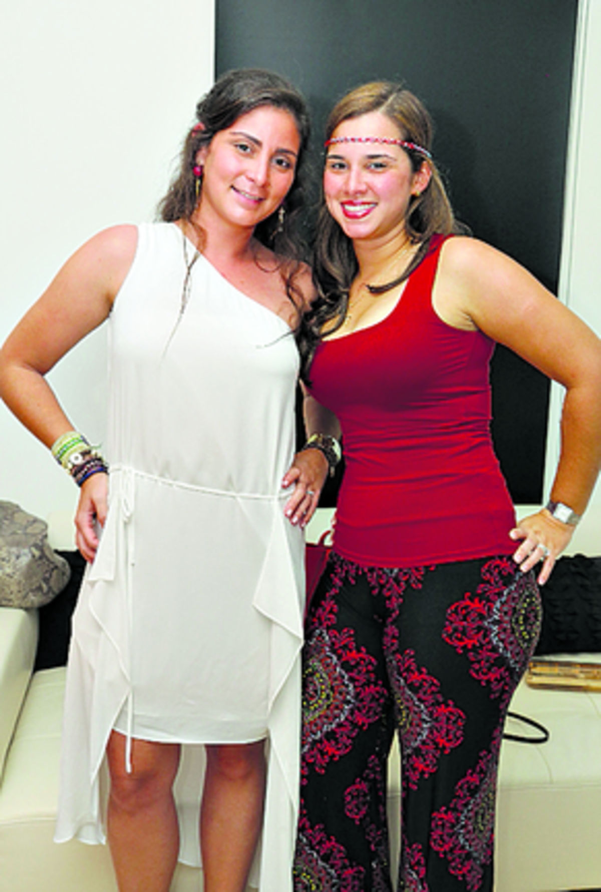 6. Marivi Anguizola y Michelle Barría.