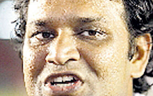 <p>Umesh Bhakta/Directivo. No dio detalles de lo que aconteció ayer entre Ainstein y un directivo. No ha mencionado nada sobre el tema ni dio detalles sobre el sustituto.</p>